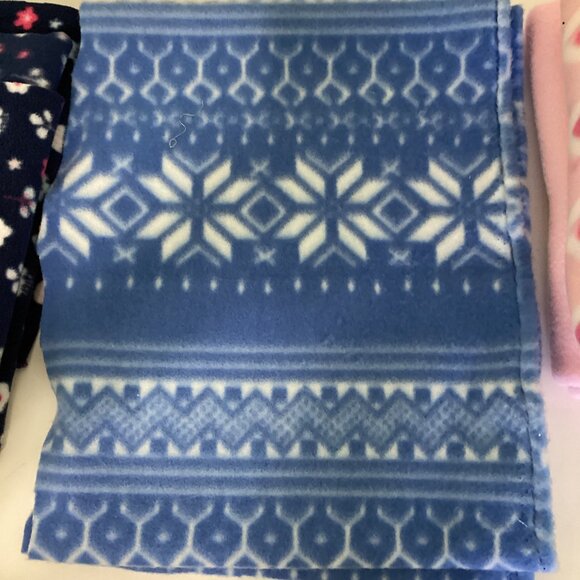 A Bundle of Fleece Fabric Pinks and Blue Material Quilting Sewing - Picture 6 of 10